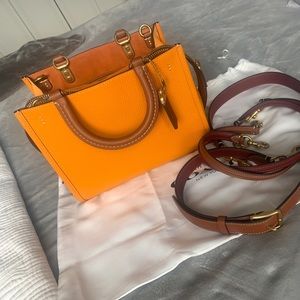 Coach Rogue 25 in Papaya